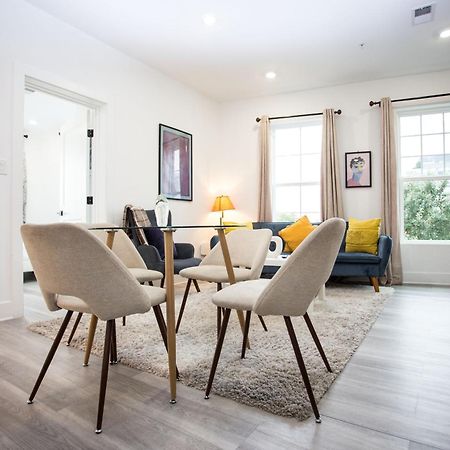 It'S A Corner Unit With Cool City Skyline Views! Washington Exterior photo