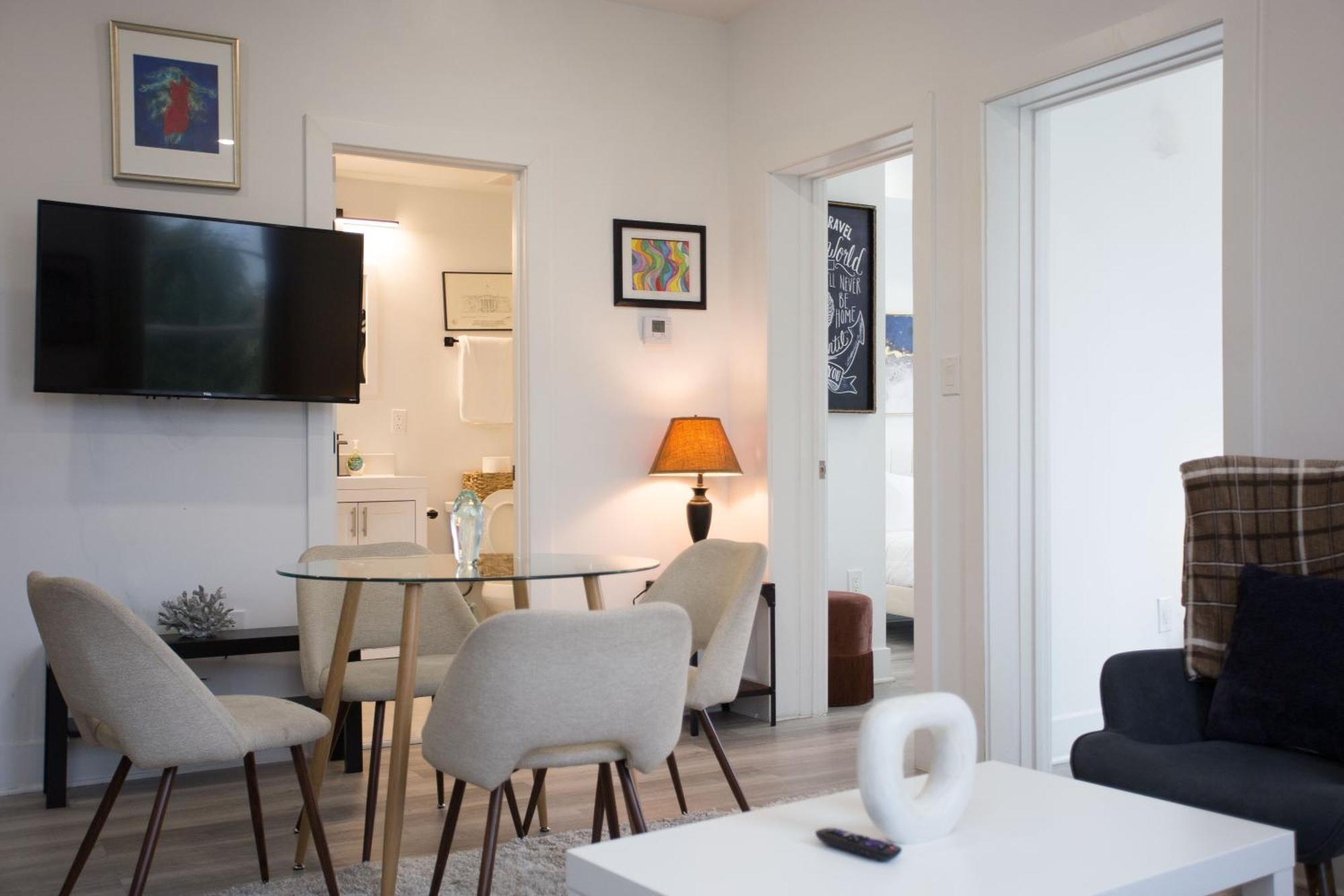 It'S A Corner Unit With Cool City Skyline Views! Washington Exterior photo